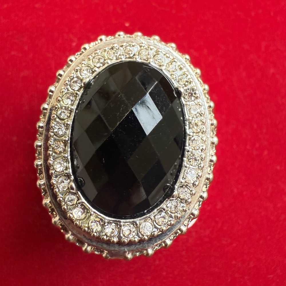 Elegant Black and Silver Oval Ring